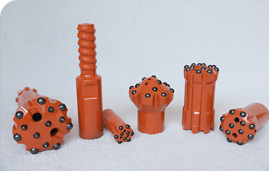 山东裕兴机械有限公司（品牌：AOKE）是一家专业生产和销售各种优质凿岩钎具的公司，生产有螺纹连接钎具、深孔螺纹钎具、高炉开口钎具、潜孔钻具、锥度连接钎具、采煤机工具等，同时公司也可根据客户要求定做各类产品。  我公司成立于2013年，公司位于聊城市阳谷东环经济开发区。公司拥有，检测设备有：金相显微镜、台式直读光谱仪、碳硫分析仪、轮廓仪及红外热像仪等。成熟的制造工艺，是公司产品质量的可靠保证，经多年发展，公司已实现多元化、系列化生产，并在采购体系，工艺控制，物流运输等方面建立了科学的管理体系，保证为客户提供一流的服务。  公司秉承“以人才为根本，以市场为导向，以服务为宗旨”的经营理念，以诚信、求实、创新、发展做为不断的追求和目标，广而精湛、拓而创新，携手并肩，合作共赢。